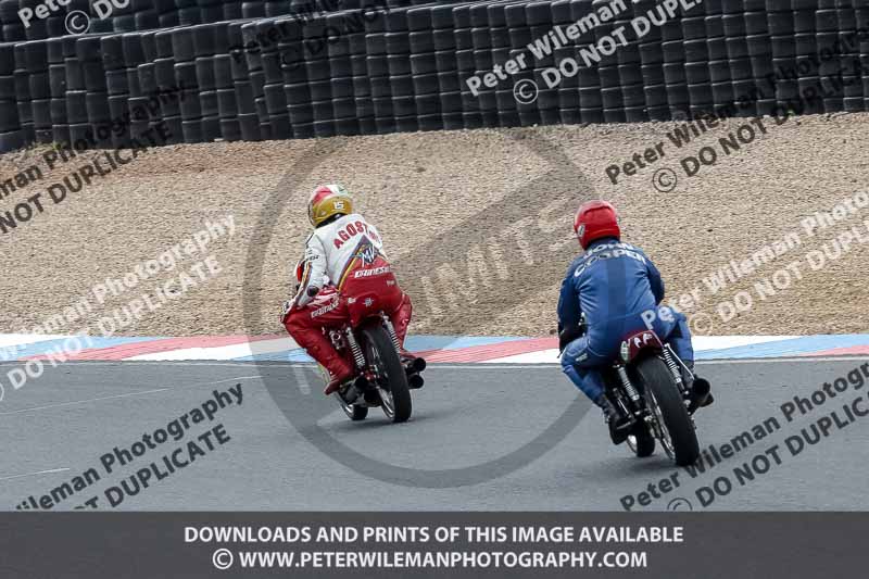 Vintage motorcycle club;eventdigitalimages;mallory park;mallory park trackday photographs;no limits trackdays;peter wileman photography;trackday digital images;trackday photos;vmcc festival 1000 bikes photographs